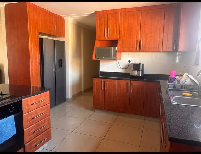 3 BEDROOM TOWNHOUSE FOR SALE IN ZSM INDUSTRIAL